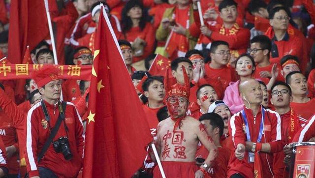 酱园内的每一个酱缸都由非遗传承人用传统工艺进行复刻。