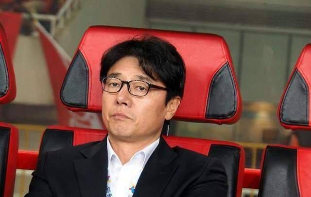 《温暖的抱抱》单日票房2132万，持续保持稳健走势，位列榜单亚军。