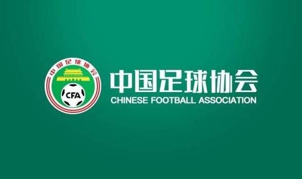 节目一经播出，72岁的吴爸爸就凭借“冻龄男神”的名号登上微博热搜，成为网友热议的焦点。