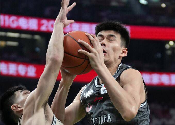 大方认爱卡哥：是的，我们订婚了 锦绣开年！