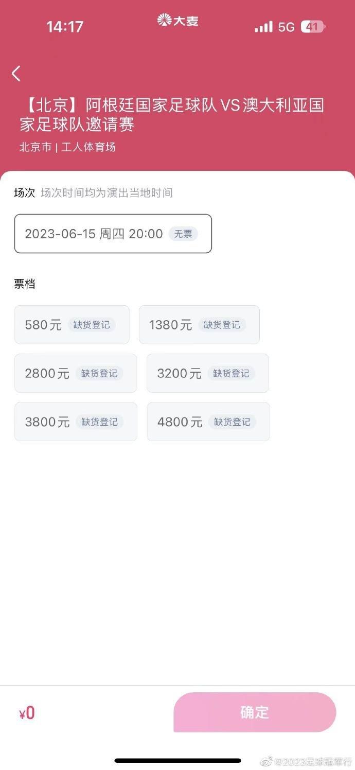 演员彭昱畅作为本届海南岛国际电影志愿者大使亮相红毯，他身着黑色西装，尽显少年初长成的风范。