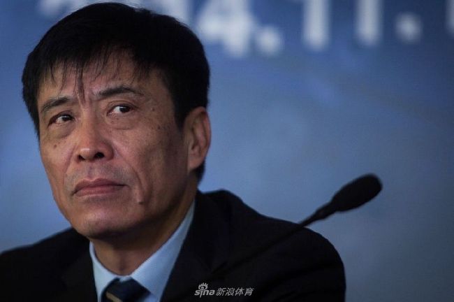 ” 于和伟：君子为器 海纳百川 2022-01-06 专访|出圈yyds…万物皆可于和伟 隐于“悬崖之上” 2021-05-02 在张艺谋新片《悬崖之上》中，于和伟扮演了潜伏敌人内部多年的特工周乙。