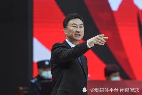 姐姐一角积极向上，努力为家庭还债；
