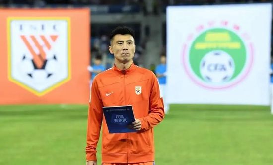 上一页12345.搜索-电影网 消息 首页 新闻 视频 大片 影库 CCTV6 VIP影院 全部 电影 电视剧 影人 视频 图片 新闻 更新时间 所有 1小时内 今日内 1周内 1个月内 从资讯频道搜索 结果 135587 条 范冰冰坐豪车背名包派头足 获众人护驾女王气场足 2014-08-08 日前，范冰冰亮相成都宣传新片《白发魔女传之明月天国》，当天范冰冰由豪车送达活动现场，步入会场前众多工作人员尾随在她身后护驾，挎着LV包的她女王气场十足，红色的包鲜艳夺目，与她的红唇相映衬。
