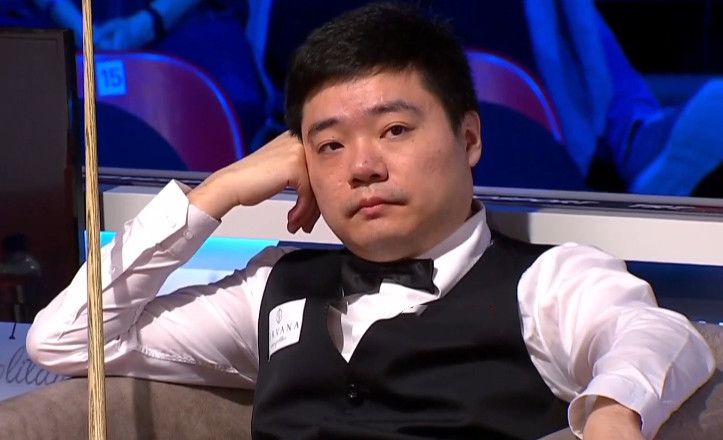 这一对情侣从五月开始交往，这一次，他们和一群朋友一起在海岛度假，忘我拥吻 莱昂纳多带21岁嫩模女友约会 压低帽子防止被拍 2013-10-31 当地时间10月29日，洛杉矶，莱昂纳多·迪卡普里奥戴着他21岁的嫩模女友托妮·伽姆出门吃晚餐被拍，小李故意把帽子压得很低，而她的女友也是一脸茫然，显然这对情侣没有做好被拍的准备。