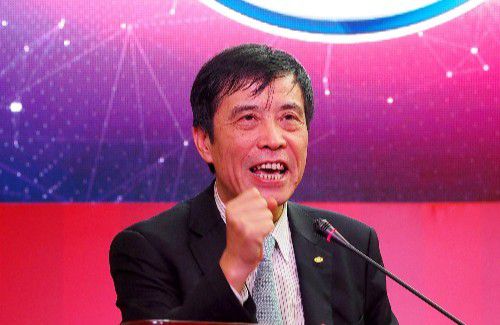 对于此消息，古巨基经纪人霍汶希第一时间出来辟谣并谴责黑心网友，称会保留法律 谢霆锋肌肉花臂悍匪造型太狂野 霍汶希任达华探班 2023-10-24 近日，霍汶希和任达华等一同探班谢霆锋主演并兼任动作导演的电影《怒火漫延》拍摄现场，并晒出数张合照。