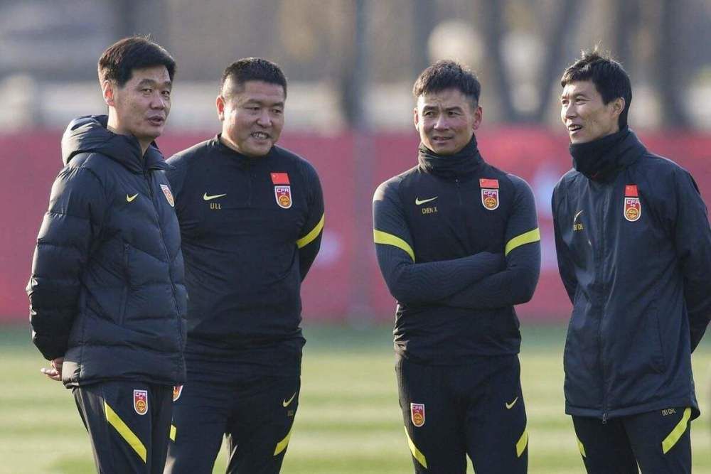 孙菲菲深V衣性感豪放，此外卡莉·克劳斯、妮可拉·佩尔茨等也现身。