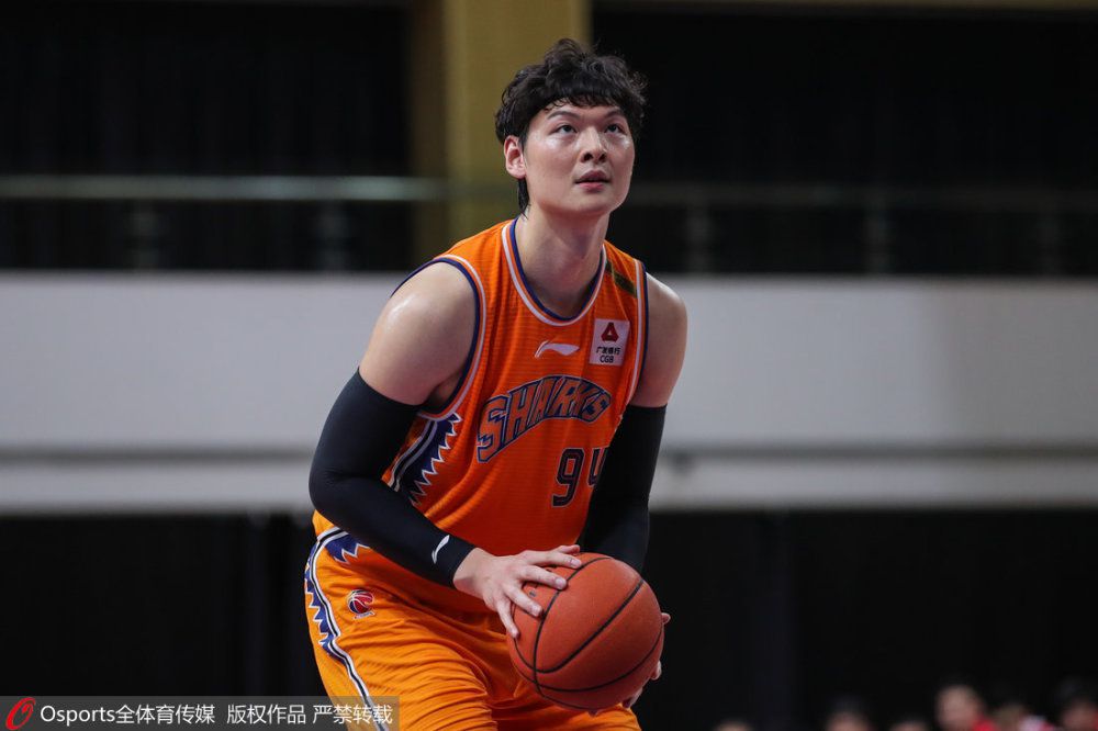 该片耗资巨大，集结国内外最尖端军事力量，讲述了个性乖张不羁的狙击手冷锋在加入王牌 拼命三郎！
