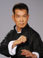 ”据《人物》杂志报道，玛丽亚·凯莉和母亲、姐姐的关系比较复杂。