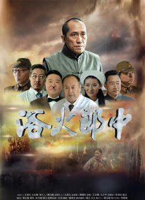 辣妈杰西卡·阿尔芭身穿蕾丝白裙配黑丝袜，娇俏动人。