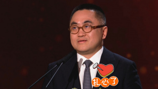 图为：凯拉·塞吉维 米拉·乔沃维奇《幸存者》毁容 脸留伤疤神情紧张 2014-02-21 近日在伦敦，“生化危机”女星米拉·乔沃维奇亮相在惊悚新片《幸存者》片场，38岁的她脸部带有明显伤疤，神情紧张的环顾四周，似刚刚完成一场搏斗。